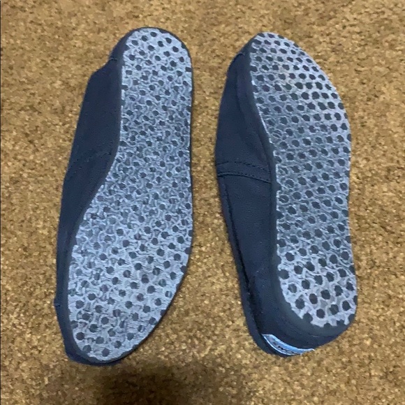 Black Toms! Size 6 - Picture 3 of 3